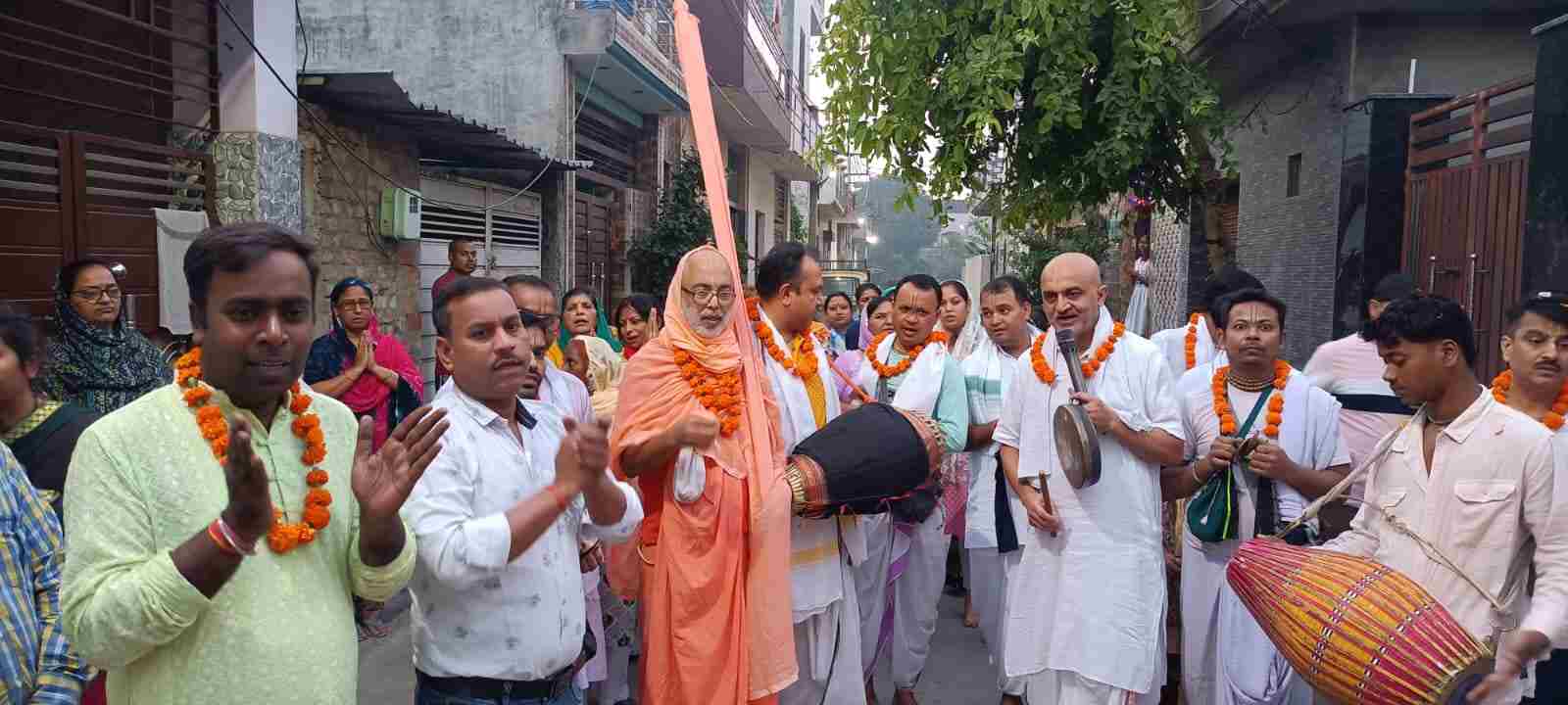 कृष्ण गोबिंद,गोबिंद हे गोपाल नंदलाल संकीर्तन पर झूमे भक्तवृन्द